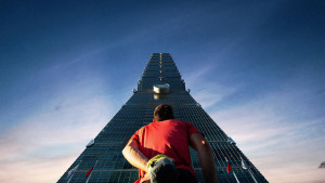 Xem phim Skyscraper Live